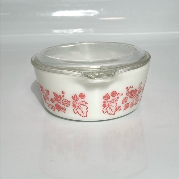 Vintage Pyrex Gooseberry Pink Cinderella Bake-Serve-Store Casserole # 472 & Lid - Picture 2 of 15